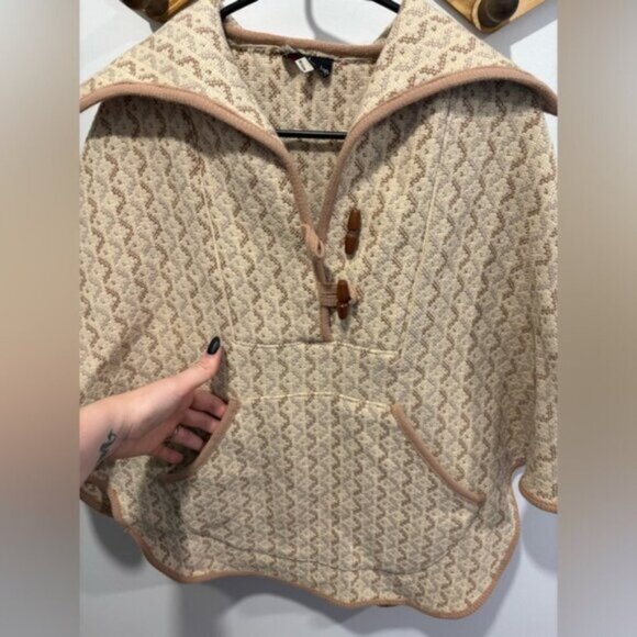 'A Dafydd Snowdon Design' Cream Welsh Wool Tapestry Cape - Picture 7 of 13